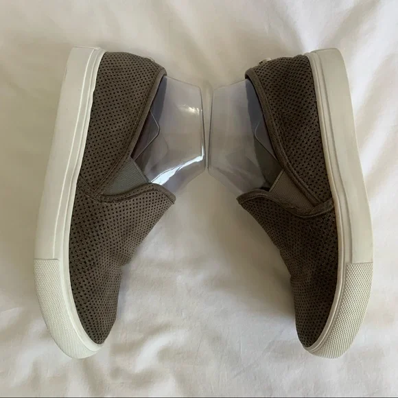 Steve Madden Zarayy Slip-On Sneakers Perforated, size 6, dark gray w/ olive tone - Picture 7 of 16